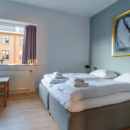 Spacious & Comfortable Near Tivoli & Metro דירה קופנהגן