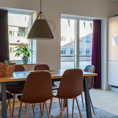 Spacious & Comfortable Near Tivoli & Metro *