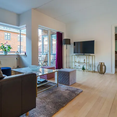 Spacious & Comfortable Near Tivoli & Metro Copenhague