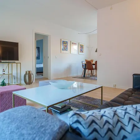Daire Spacious & Comfortable Near Tivoli & Metro Kopenhag