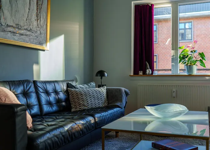 Spacious & Comfortable Near Tivoli & Metro *