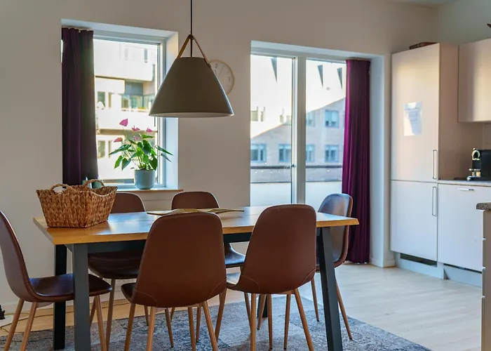 Spacious & Comfortable Near Tivoli & Metro *