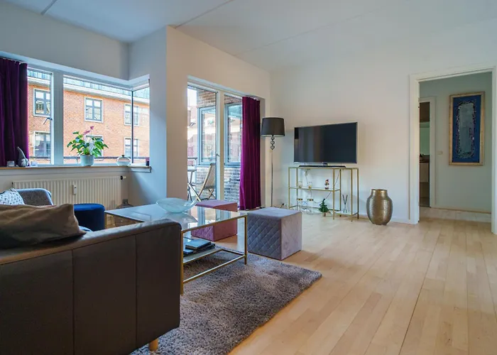 Spacious & Comfortable Near Tivoli & Metro Copenhagen