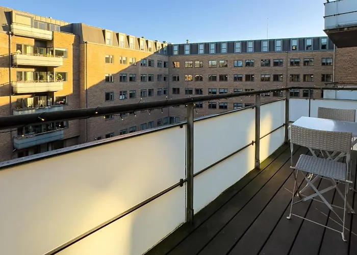 Spacious & Comfortable Near Tivoli & Metro Apartment